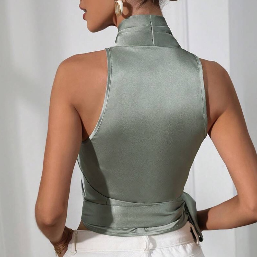 Solid Surplice Sleeveless Cropped Blouse - Picture 6 of 12